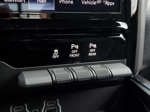 Certified 2025 RAM 1500 Big Horn RWD image 32