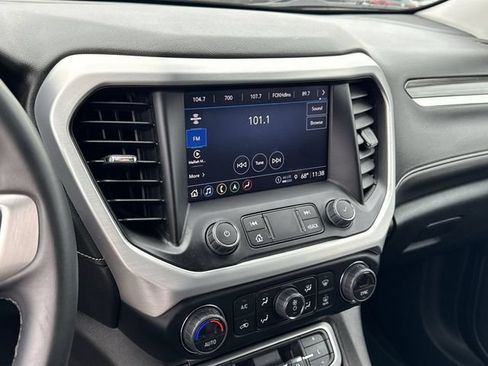 Used 2023 GMC Acadia SLT FWD image 18