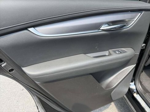 Used 2024 Cadillac XT6 Luxury AWD/4WD image 14