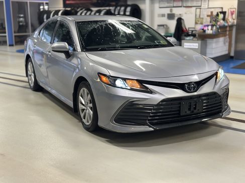 Used 2023 Toyota Camry LE FWD image 4