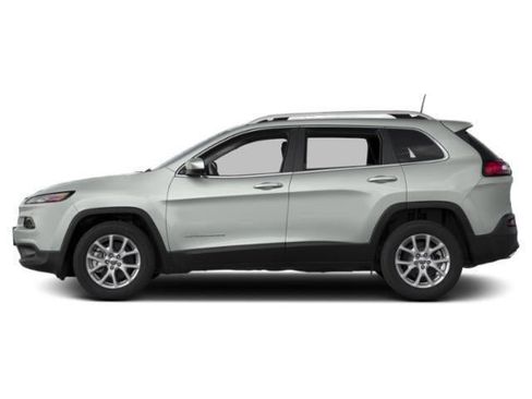 Used 2015 Jeep Cherokee Latitude w/ Cold Weather Group AWD/4WD image 2