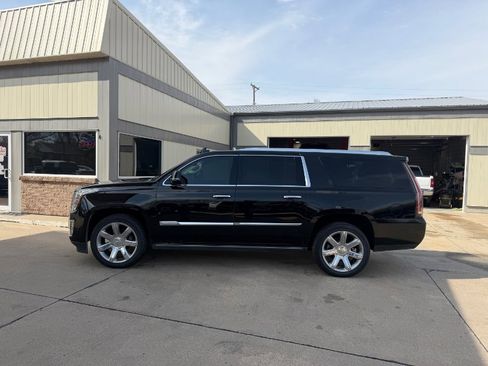 Used 2017 Cadillac Escalade ESV Premium Luxury image 1