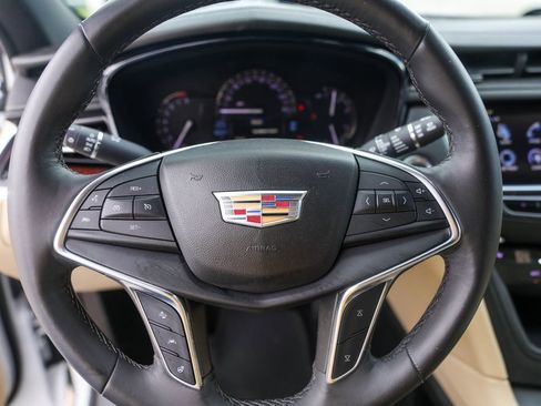 Used 2018 Cadillac XT5 Luxury w/ Driver Awareness Package image 12