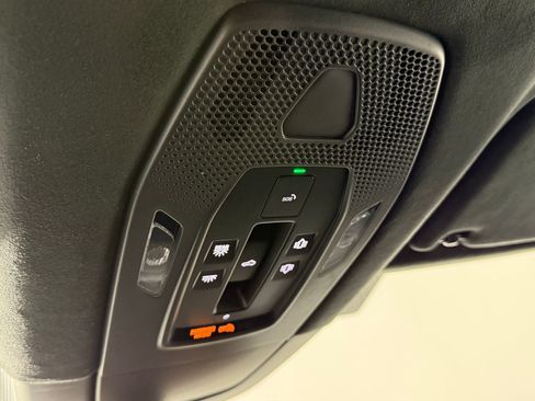 Certified 2025 Porsche Macan 4S Electric AWD/4WD image 29