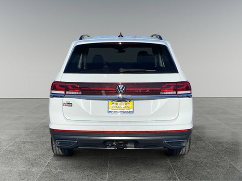 Used 2024 Volkswagen Atlas SE image 2