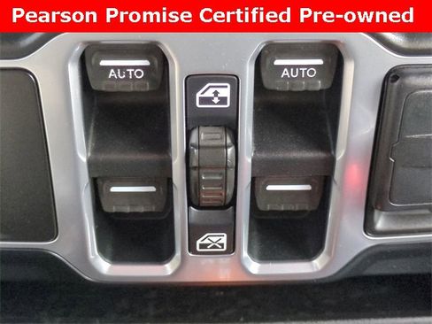 Used 2018 Jeep Wrangler Unlimited Sahara image 22