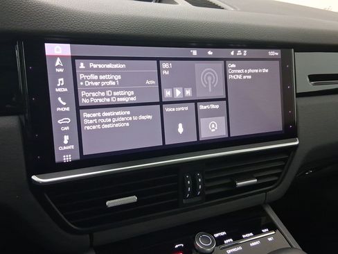 Used 2021 Porsche Cayenne image 21