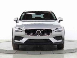 Certified 2025 Volvo V60 B5 Cross Country Plus video 2