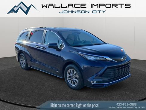 Used 2021 Toyota Sienna XLE w/ XLE Plus Package image 7