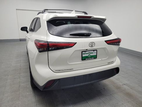 Used 2020 Toyota Highlander XLE image 6