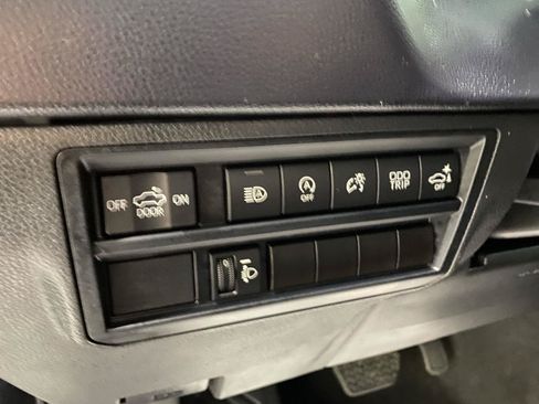 Used 2023 Toyota Tundra SR5 w/ SR5 Convenience Package AWD/4WD image 18