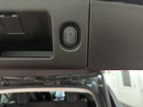 Used 2020 Chevrolet Suburban Premier image 36