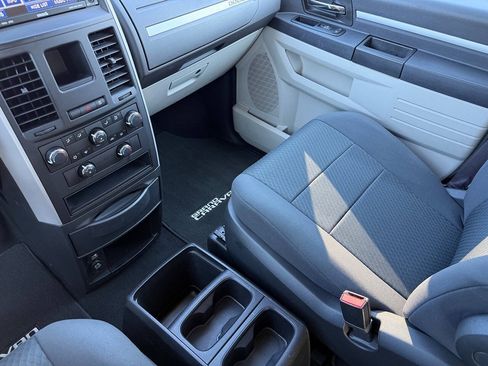 Used 2010 Dodge Grand Caravan Hero w/ Entertainment Group 1 FWD image 17