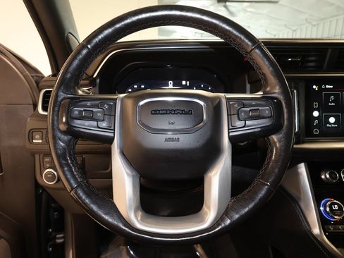 Used 2022 GMC Yukon XL Denali AWD/4WD image 10