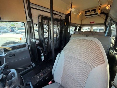 Used 2001 Ford E-350 and Econoline 350 Extended Super Duty image 14