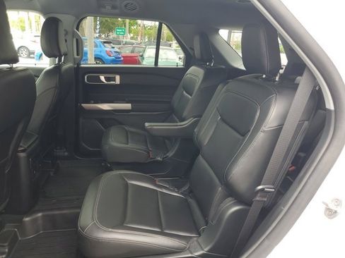 Used 2024 Ford Explorer XLT w/ Equipment Group 202A AWD/4WD image 19