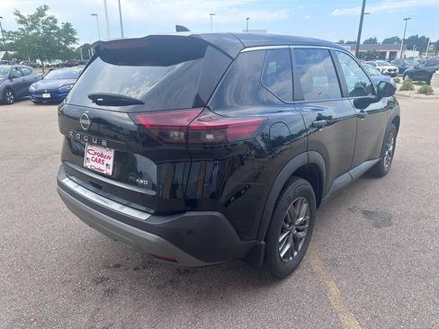 Used 2022 Nissan Rogue S AWD/4WD image 5