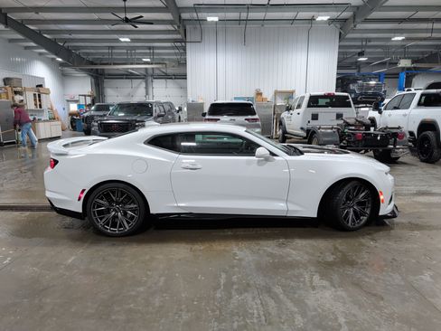 Used 2023 Chevrolet Camaro ZL1 image 2