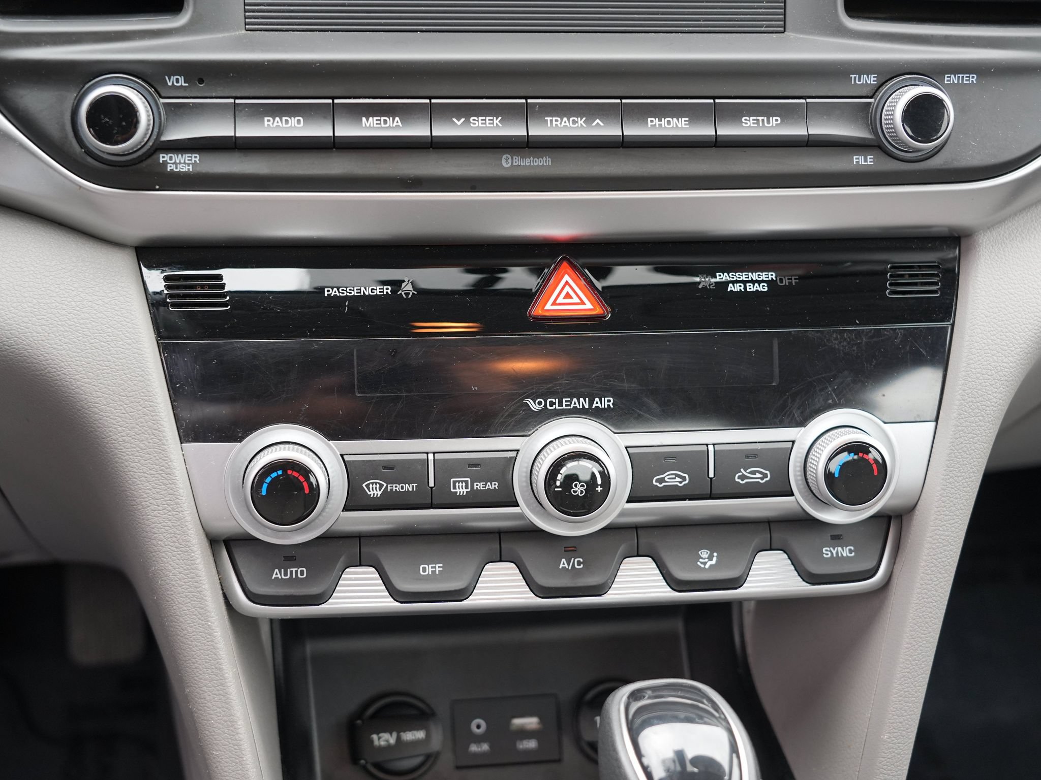 Used 2020 Hyundai Elantra SE FWD image 25