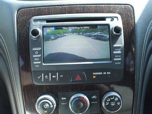 Used 2017 Chevrolet Traverse LT w/ Style and Technology Package AWD/4WD image 19