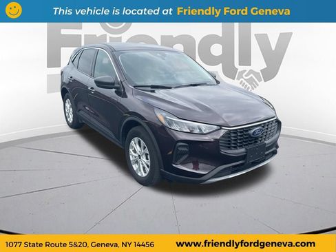 Used 2023 Ford Escape Active AWD/4WD image 3