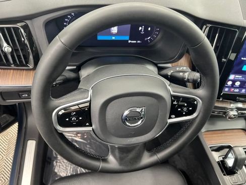 Used 2023 Volvo XC60 B5 Plus AWD/4WD image 21