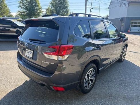 Used 2022 Subaru Forester Premium AWD/4WD image 3