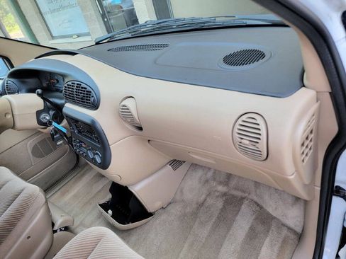 Used 1996 Dodge Grand Caravan LE FWD image 33