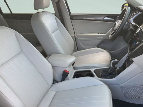 Used 2023 Volkswagen Tiguan SE FWD image 29