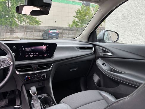 Used 2025 Buick Encore GX Preferred FWD image 35