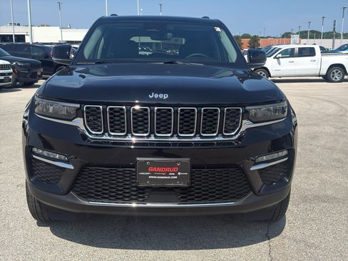 Used 2024 Jeep Grand Cherokee Limited AWD/4WD image 3