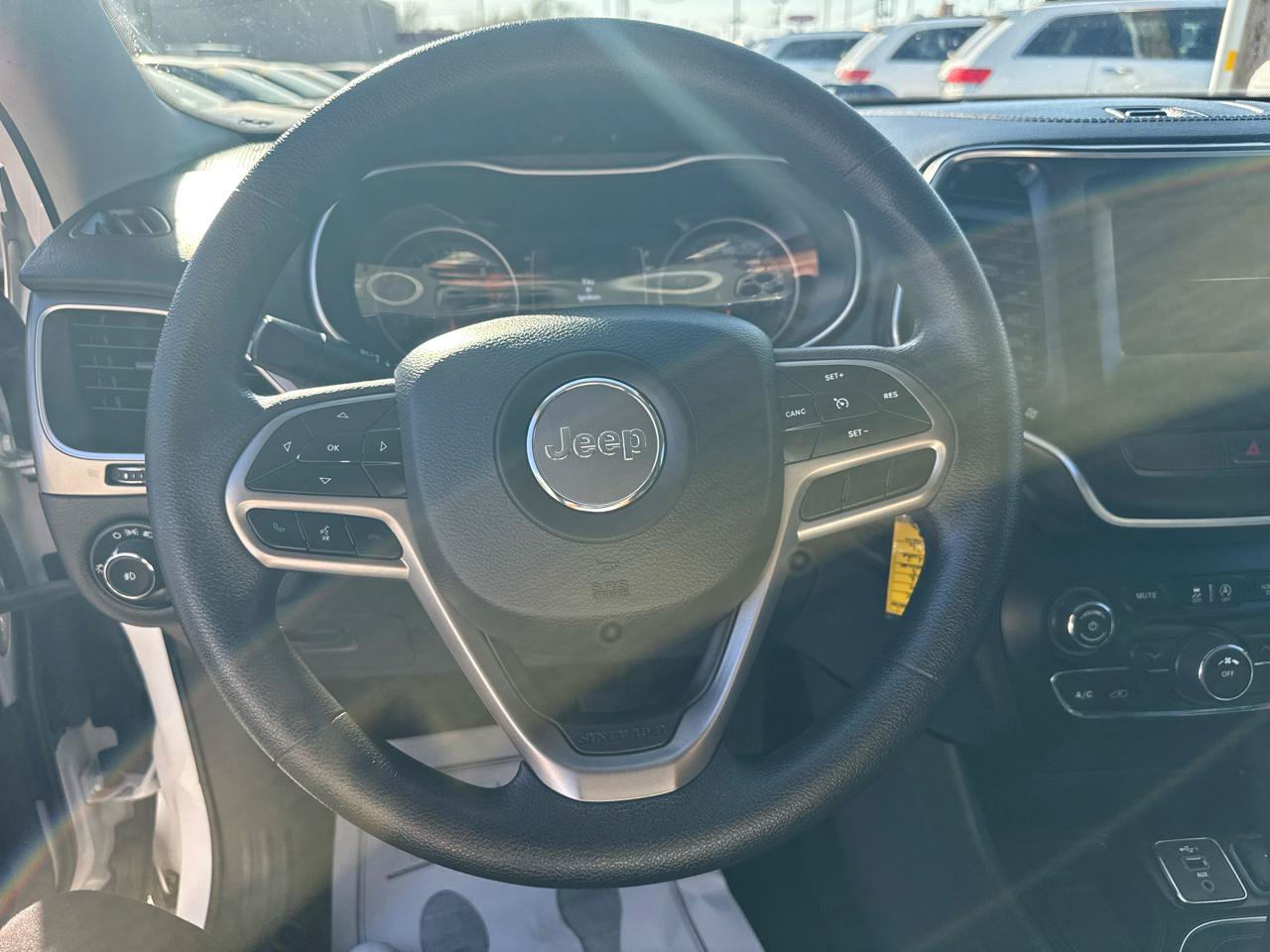 Used 2019 Jeep Cherokee Latitude w/ Popular Appearance Group FWD image 15