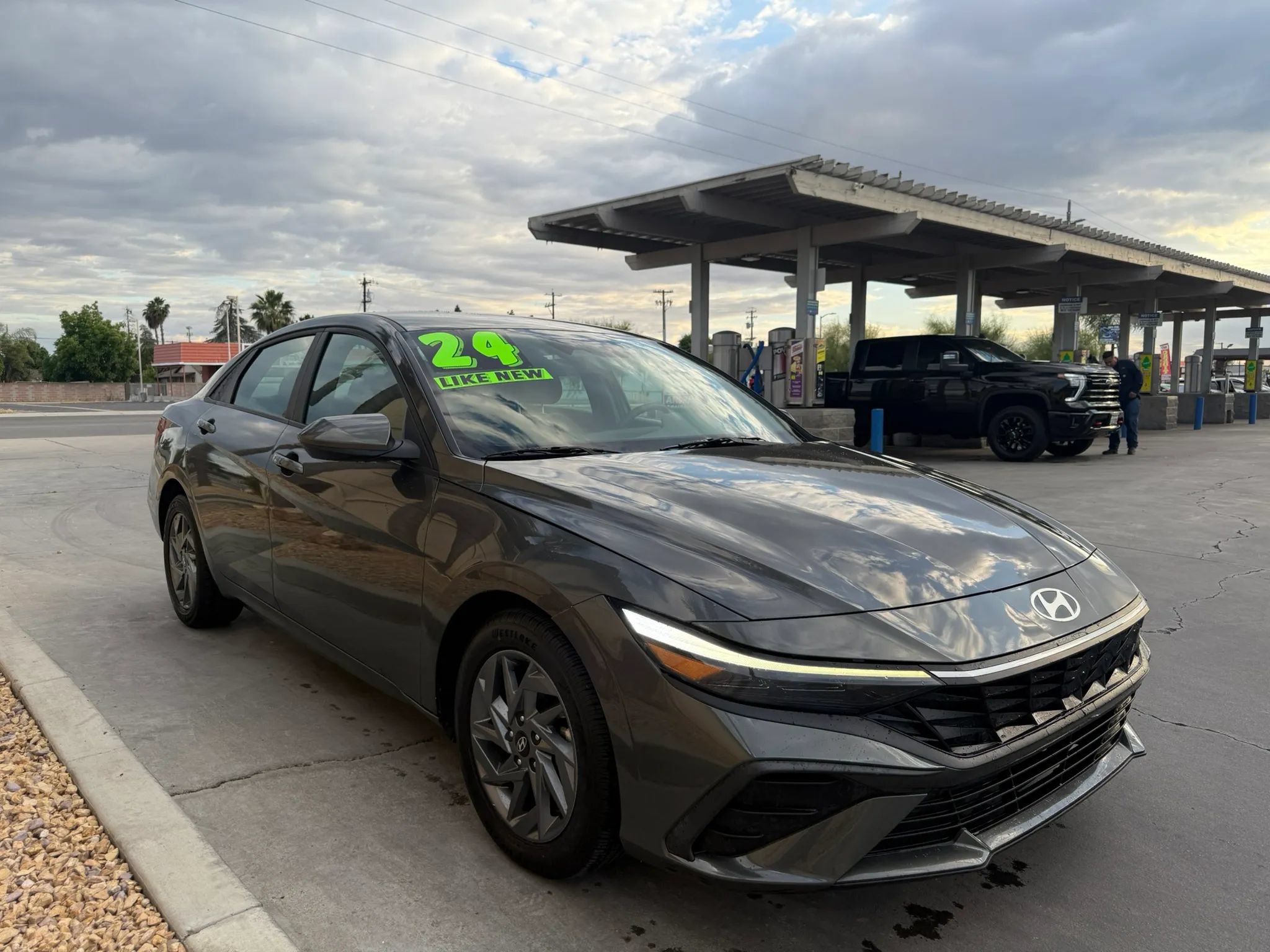 Used 2024 Hyundai Elantra SEL FWD image 3