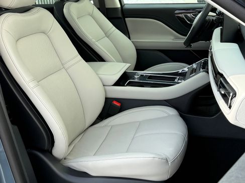 New 2026 Lincoln Aviator AWD image 10