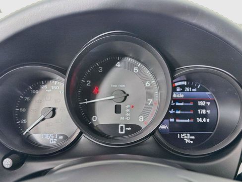 Used 2024 Porsche Macan AWD/4WD image 16