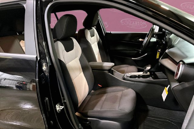 Used 2025 Chevrolet Trax RS FWD image 17