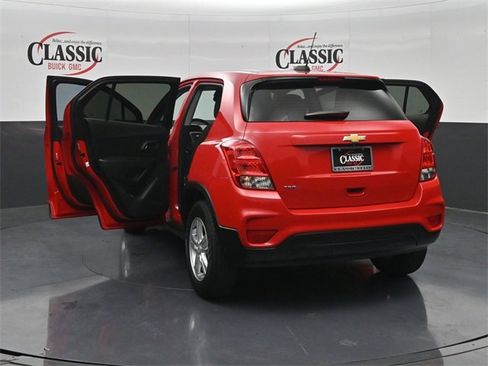 Used 2020 Chevrolet Trax LS image 31