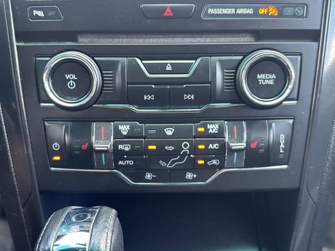 Used 2016 Ford Explorer XLT w/ Equipment Group 202A image 20