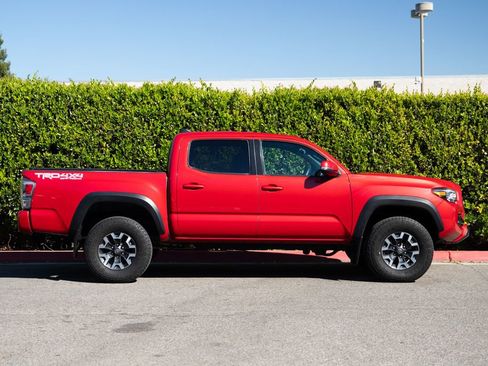 Used 2022 Toyota Tacoma TRD Off-Road w/ TRD Premium Off Road Package image 4