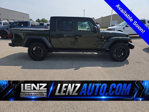 Used 2024 Jeep Gladiator Sport AWD/4WD image 1
