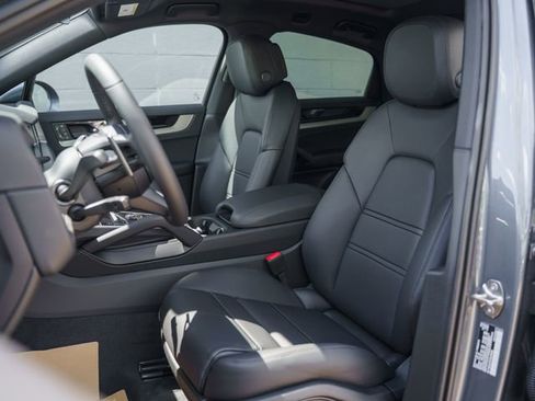 New 2026 Porsche Cayenne Coupe AWD/4WD image 4
