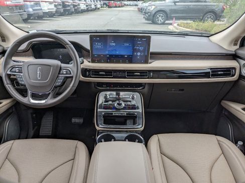 Certified 2023 Lincoln Nautilus Reserve w/ Equipment Group 202A image 15