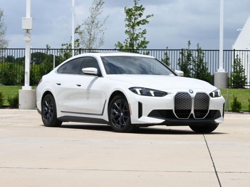Used 2025 BMW i4 xDrive40i w/ Parking Assistance Package AWD/4WD image 2