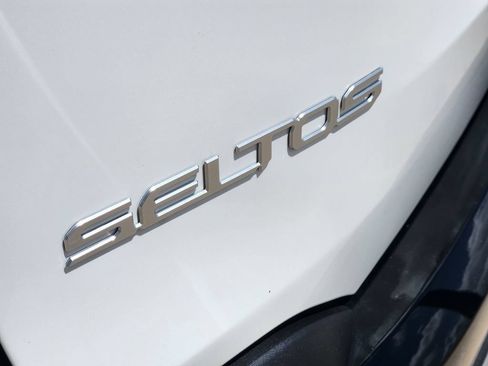 New 2026 Kia Seltos S FWD image 8