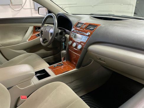 Used 2009 Toyota Camry LE FWD image 18