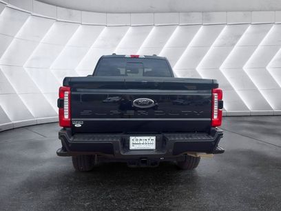 New 2026 Ford F250 Lariat w/ Black Appearance Package