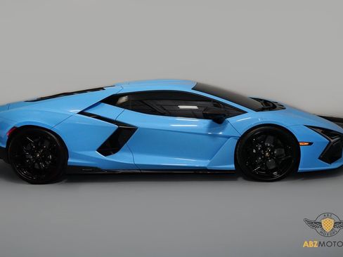 Used 2025 Lamborghini Revuelto image 5