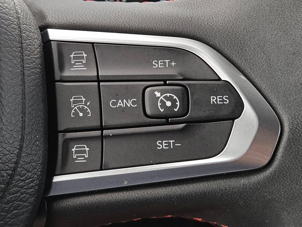 Used 2025 Jeep Compass Trailhawk AWD/4WD image 26