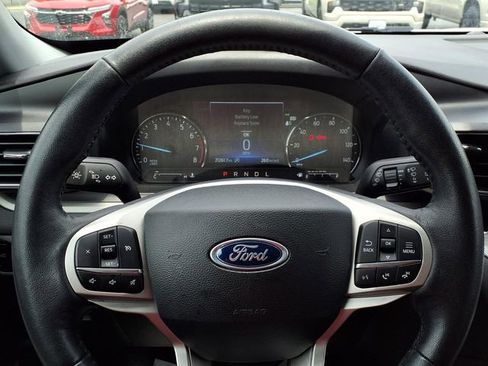 Used 2023 Ford Explorer XLT w/ Equipment Group 202A AWD/4WD image 12