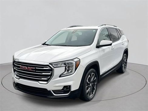 Used 2024 GMC Terrain SLT w/ LPO, Floor Liner Package image 1